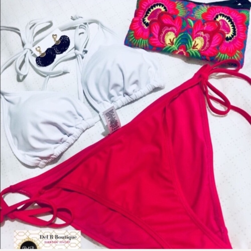 Swimwear 2 pieces.